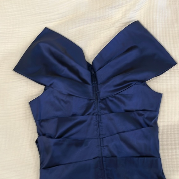 Ricki Freeman Off-Shoulder Ruched Taffeta Gown Size 2 - Picture 4 of 10